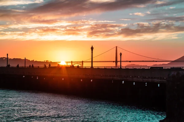 Zachód słońca przy moście Golden Gate w San Francisco, Kalifornia — Zdjęcie stockowe