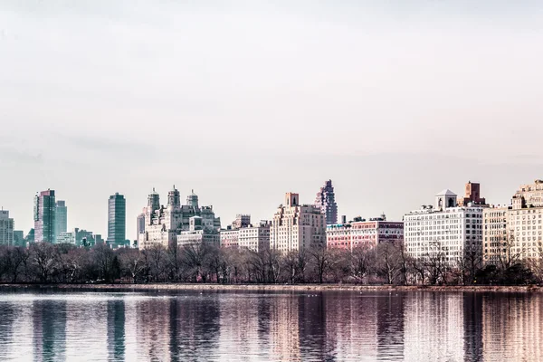 Gebouwen in de buurt van Central Park in Manhattan, New York City — Stockfoto