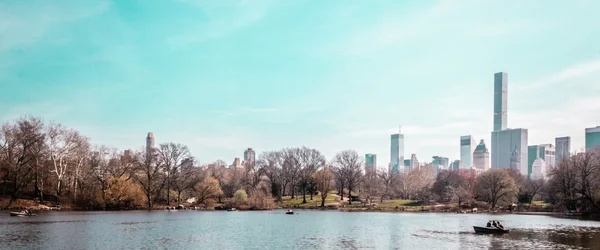 Edificios cerca de Central Park en Manhattan, Nueva York — Foto de Stock