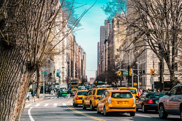 Sokaklar ve Binalar Yukarı Doğu sitenin Manhattan, New York 