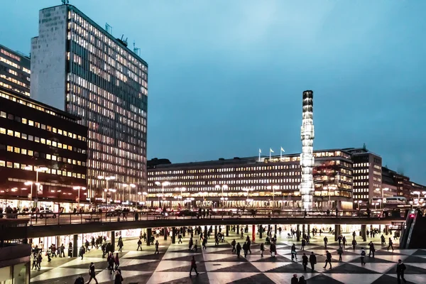 Stockholm, İsveç'te Sergel'ın Meydanı (Sergels Torg) geceleri