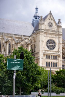 Nelson Mandela Meydanı ve Paris 'teki Saint Eustache Kilisesi Fransa 