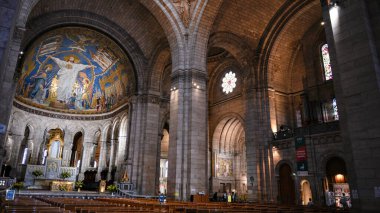 Paris 'teki Sacre Coeur Bazilikası' nın geniş açılı iç manzarası. 