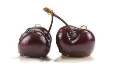 beyaz üzerine iki kiraz