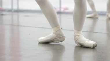 Bale dansçıları koreografi sınıf okulda çalışma dışarı metrelik