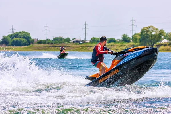 Krasnodar Rusia Julio 2020 Conductor Motos Acuáticas Acción Día Soleado —  Fotos de Stock