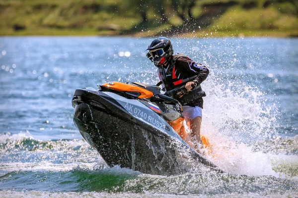 Krasnodar Rusia Julio 2020 Conductor Motos Acuáticas Casco Acción Día —  Fotos de Stock