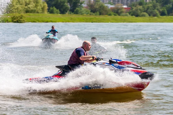 Krasnodar Rusia Julio 2020 Conductor Motos Acuáticas Acción Haciendo Salpicaduras —  Fotos de Stock