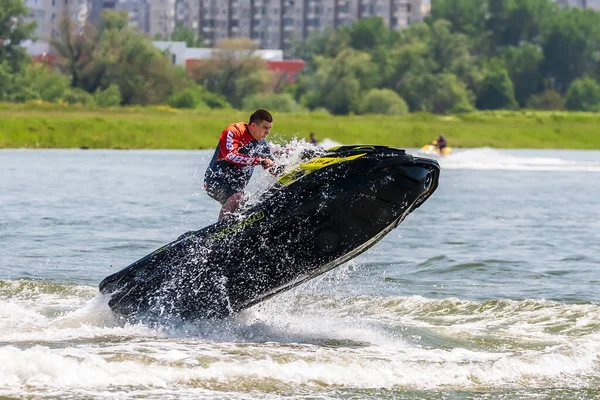 Krasnodar Rusia Julio 2020 Conductor Motos Acuáticas Acción Haciendo Salpicaduras —  Fotos de Stock