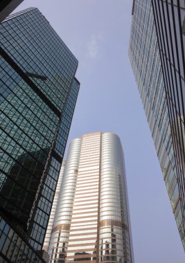 Gökdelenli şehir manzarası