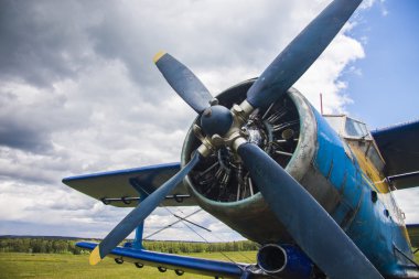 Pervaneli uçak yakın çekim