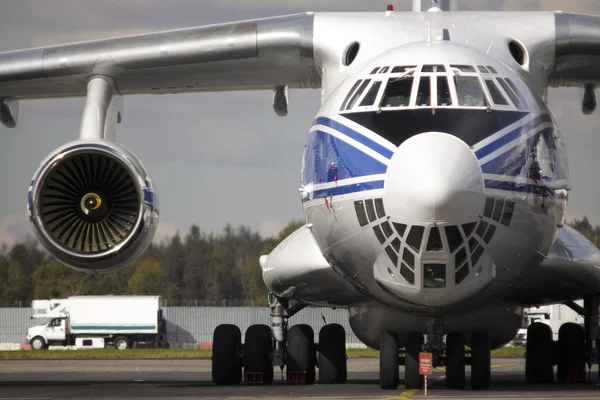 Cargo aircraft on a runway — Stock Photo, Image