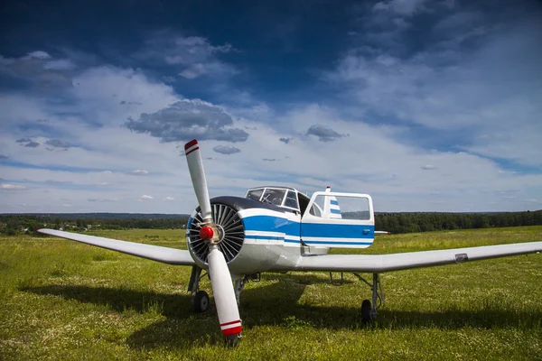 Pervaneli uçağa aerodrome — Stok fotoğraf