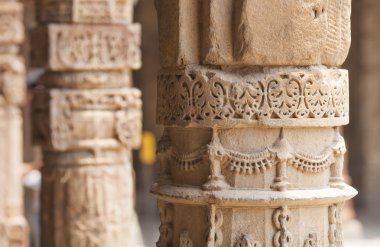 Sütun kemer Qutb Minar