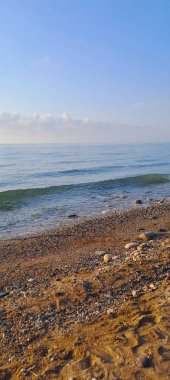 Sahildeki deniz dalgaları