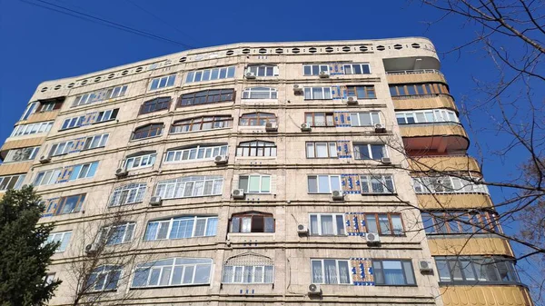 Almaty 'deki Sovyet Konut Binası' nın Geleneksel Mimarisi