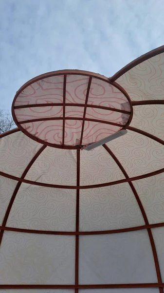 Geleneksel göçebe çadır çerçevesinin iç yapısal görüntüsü