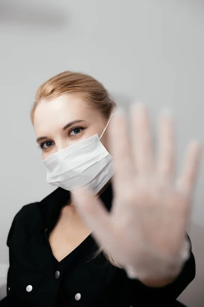 Young Blond Woman Wearing Protection Mask Prevent Coronavirus Covid Quarantine — Stock Photo, Image