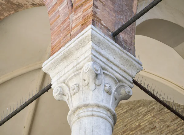 Primer plano de una columna de estilo romano — Foto de Stock