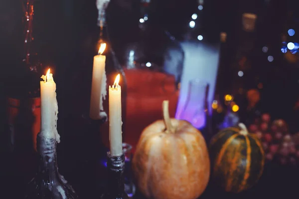 Glazen Flessen Kaarsen Van Halloween Lavendel Rode Peper Een Zwarte — Stockfoto