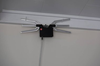 Tavan cihazı kablosuz sinyal alıcısını kapalı kablo bağlantısını etkinleştirir