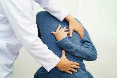 Fizik tedavi, Asyalı terapist tedavisi, hastanede ağrı terapisi..