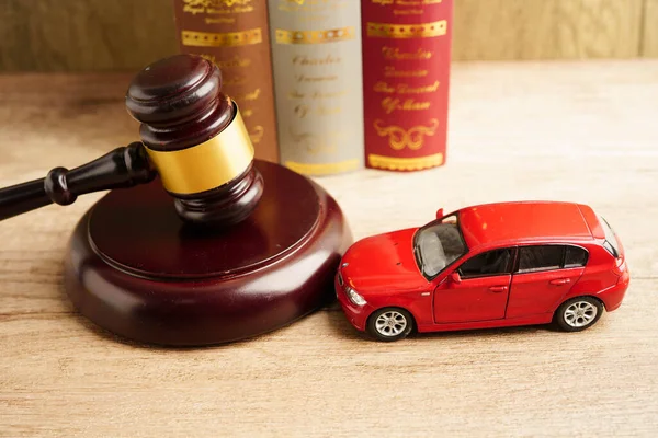 Bangkok, Tayland 15 Mart 2023 Araba kazası davası ve sigorta,.