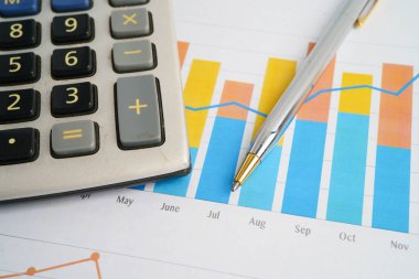 Grafik kağıdındaki hesap makinesi. Finans, hesap, istatistik, yatırım veri ekonomisi, borsa işi.