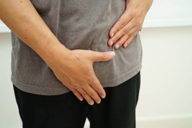 Fıtık, Asyalı erkek mide ağrısı, karın ağrısı ve üroloji problemi..