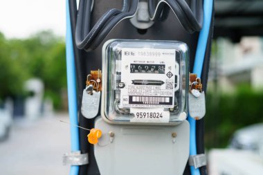 Bangkok, Tayland 7 Nisan 2025 Ev ve ofis enerji maliyeti için elektrik ölçüm sayacı.