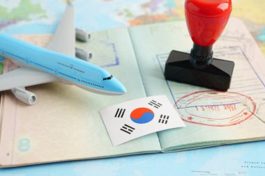 Turizm belgesinde onaylı Güney Kore pasaportu.