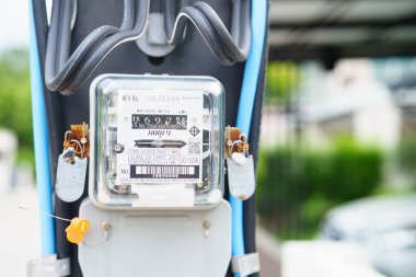 Bangkok, Tayland 7 Nisan 2025 Ev ve ofis enerji maliyeti için elektrik ölçüm sayacı.