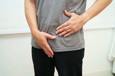 Fıtık, Asyalı erkek mide ağrısı, karın ağrısı ve üroloji problemi..