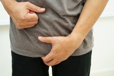 Fıtık, Asyalı erkek mide ağrısı, karın ağrısı ve üroloji problemi..