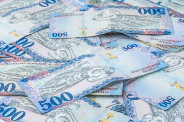 Suudi Arabistan 500 Riyal Banknotları. 500 SR değerinde Suudi Riyal Banknotları Yığını