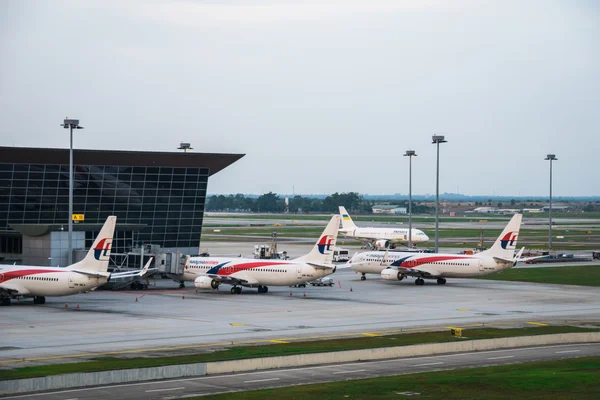 Aeromobili Malaysia Airlines all'aeroporto internazionale di Kuala Lumpur. Malesia — Foto Stock
