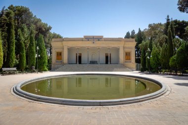 İran 'ın Yazd şehrindeki Zerdüşt Ateş Tapınağı Atash Behram. Ateş Tapınağı, İran 'ın Yazd şehrinde bir Zerdüşt dini sitesidir..