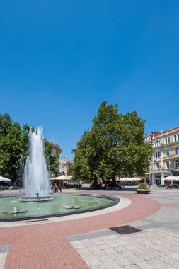 Filibe, Bulgaristan - 08.20.2022: Filibe şehir merkezi manzaralı çeşme. Filibe Bulgaristan 'da bir kültür merkezi