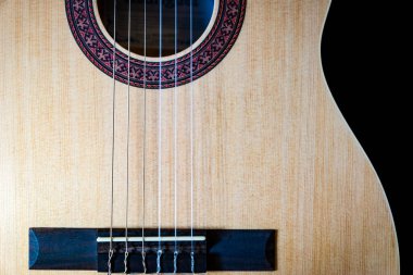 Klasik gitar, klasik müzik için naylon telli İspanyol gitarı. Akustik gitar enstrümanı.