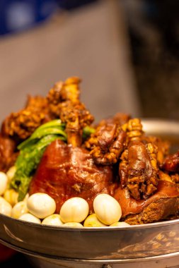 Domuz budu güveç, Tayland 'da popüler Çin sokak yemekleri..