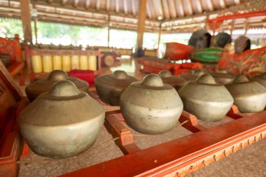 Gamelan. Endonezya müzik aleti, seçici odaklı yakın plan. Müzikoloji, etnomüzikoloji konsepti imajı