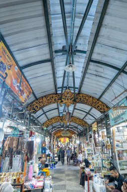 Surabaya, Endonezya - 09.02.023: Sunan Ampel, Surabaya, Endonezya 'da popüler bir dini turizm bölgesi, giriş kapısı.