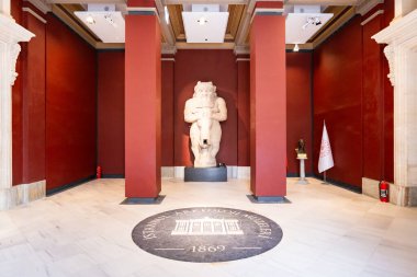 İstanbul, Türkiye - 01.27.2026: İstanbul Arkeoloji Müzesine giriş İstanbul 'da. İstanbul 'da ünlü bir turistik manzara