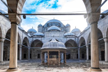 Sehzade Camii, İstanbul, Türkiye. İstanbul 'un Fatih ilçesinde bulunan tarihi bir camidir..