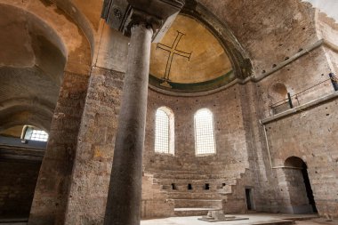 İstanbul 'un Topkapı Sarayı parkındaki Aya Irini kilisesinin iç kısımları.
