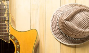 Gitar şarkı coutnry inek çocuk şapka ile yazma zamanı