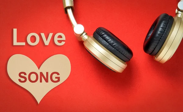 San Valentín amor canción texto con auriculares dorados — Foto de Stock