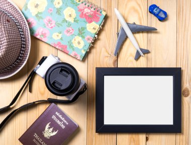 Seyahat fotoğraf hatırat kadar alay etmek için boş resim çerçevesi.