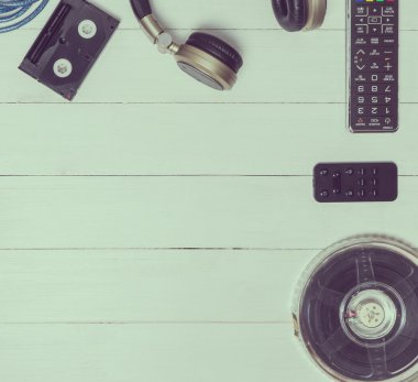 Vintage müzik aletleri üzerinde kopya alanı ile ahşap beyaz. 