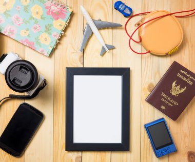 Yaz tatil maddeleri boş fotoğraf çerçevesi için kopya alanı ile